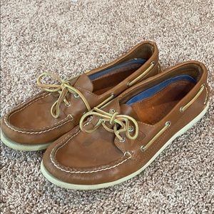Men’s Sperrys size 11. Tan color